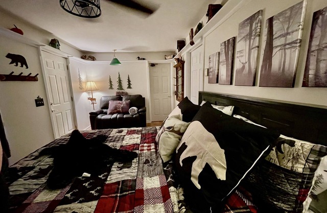 Cozy Quarters- Perfect getaway in Two Harbors- also has trailer parking!
