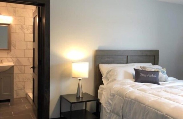 Private Queen Studio Near Downtown Muskegon