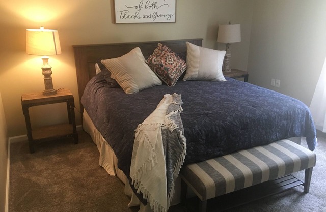 cozy, quiet, rural hideaway close to everything
