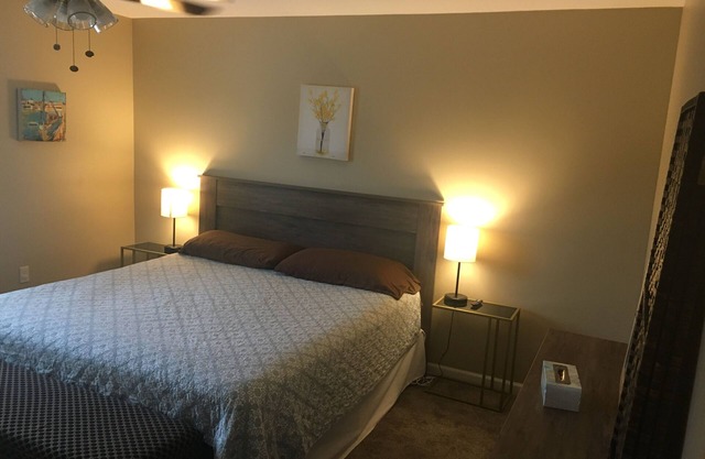 cozy, quiet, rural hideaway close to everything south