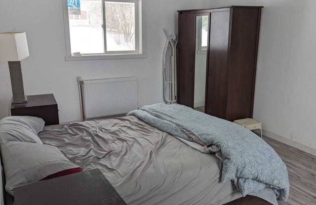 Cozy retreat nestled in an Apple Orchard. Rural living close to the city!