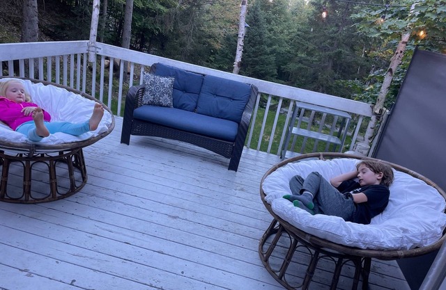 Cozy Reindeer Lodge in the Laurentians - 5 minutes to Skiing