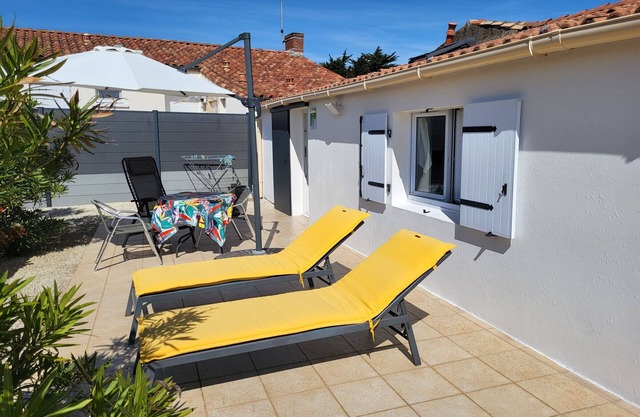 Acogedora casa con jardín compartido, cerca de la playa y servicios