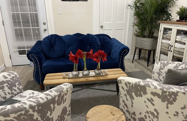Cozy renovated downtown house w/office