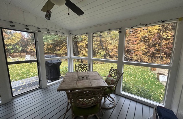 Cozy retreat. 2 blocks from lake. Park, pkl ball, S Higgins Lake St Park