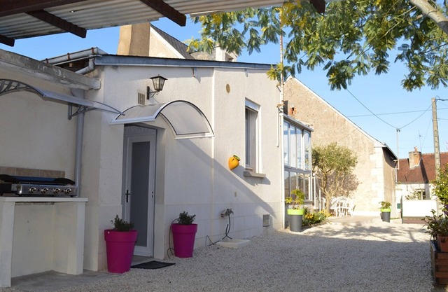 Casa con Jardín Privado, Cercana a Tours y Vías Ciclistas, Ideal para Familias y Mascotas