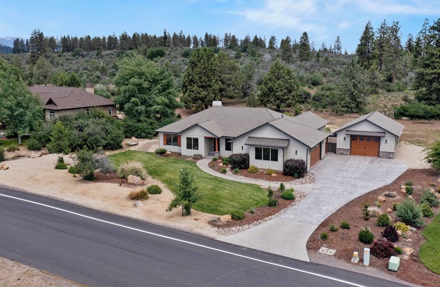 Cozy Retreat Family Home