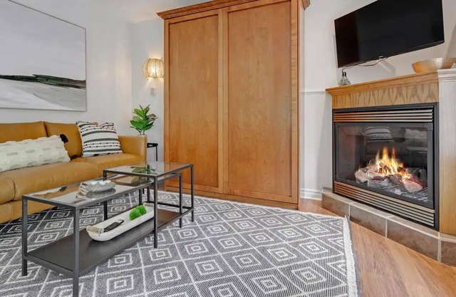 Cozy Retreat in Mont. St. Marie - 2 Queen Beds (Pet-Friendly!)