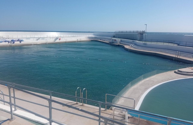 Ground Floor 2-beds Apt, Sleeps 4 With Parking