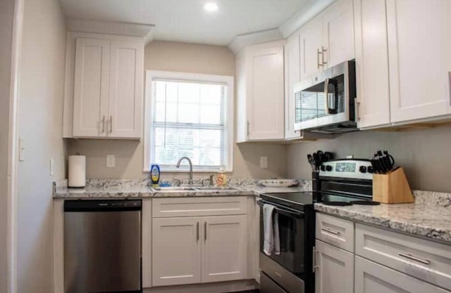 Cozy Retreat Near Airport & Downtown