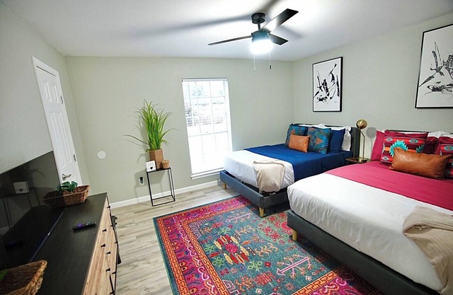 Cozy Retreat Near Arlington's Top Attractions!- Arlington, Texas