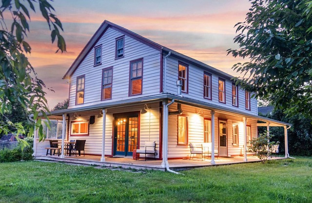 Cozy Retreat Near Woodstock