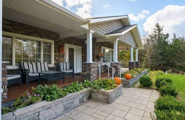 Cozy Retreat On The Eastside Estate (10 Guest)