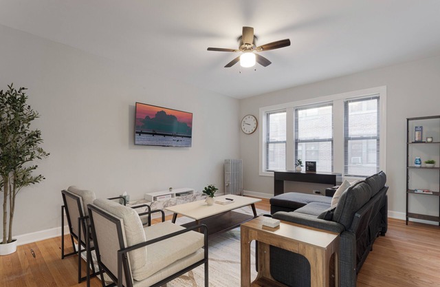 Cozy Retreat, Prime Location Near Loyola & Beach!