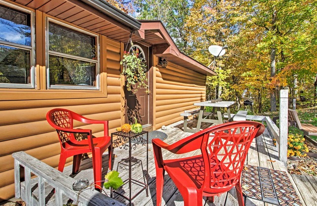 Cozy Retreat w/ Fire Pit < 1 Mi to Mille Lacs Lake