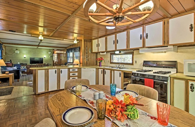 Cozy Retreat w/ Fire Pit < 1 Mi to Mille Lacs Lake