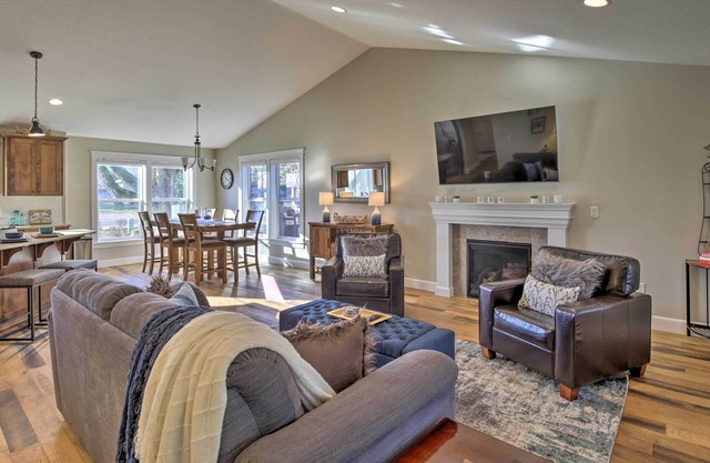 Cozy Retreat w/ Private Yard ~ 13 Mi to Salem