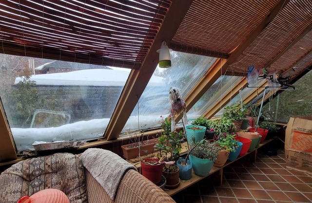 Cozy retreat within the city- 24/7 private lake access w/kayaks & amazing views!