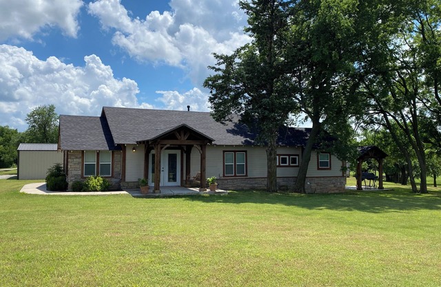 Cozy retreat with countryside views, Patch of Heaven is the place for you!