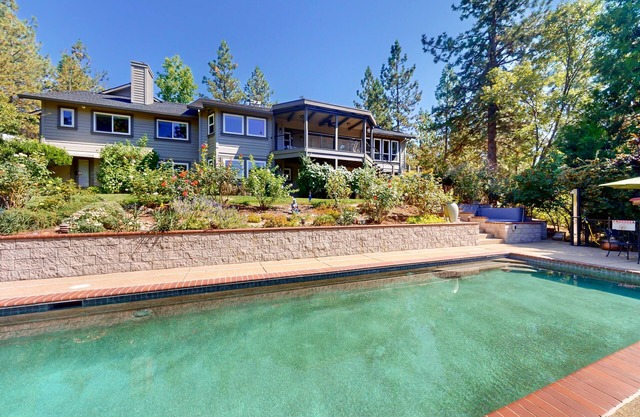 Cozy retreat with pool, hot tub, basketball court, wood fireplace, & gas grill