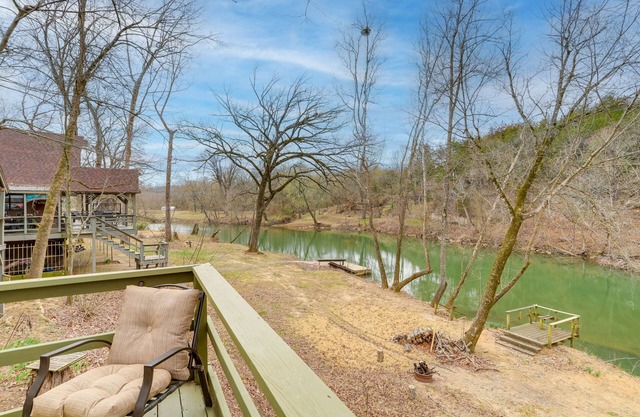 Cozy Riverfront Cabin ~ 2 Mi to Main Street Hardy