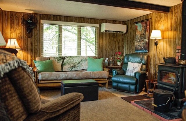 Cozy Riverfront Cabin w/ Water Access, Fireplace, AC, Firepit