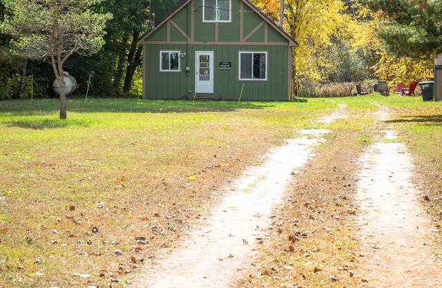Cozy Riverfront Cottage