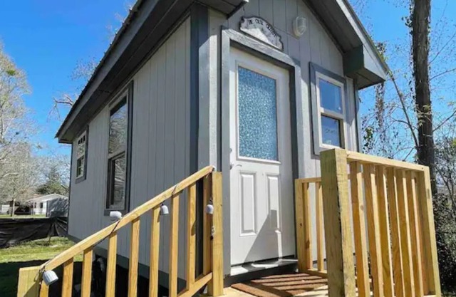 COZY Riverfront Oasis~ Close to Casinos & DT!
