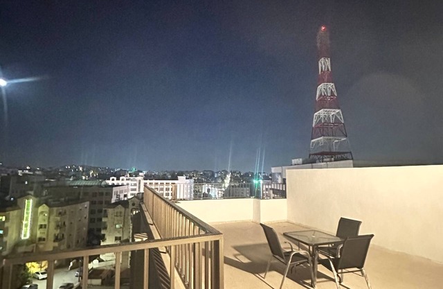 Cozy Rooftop Near Al Services 24