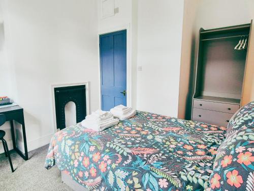 Cozy Room at The Burford Hideaway