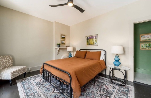 Cozy Room in Downtown Somerset with Spa Amenities