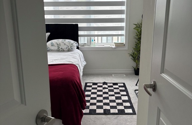Cozy , private retreat in Oshawa,