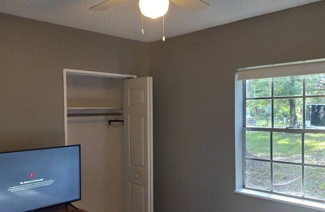 Cozy room near to Busch Gardens