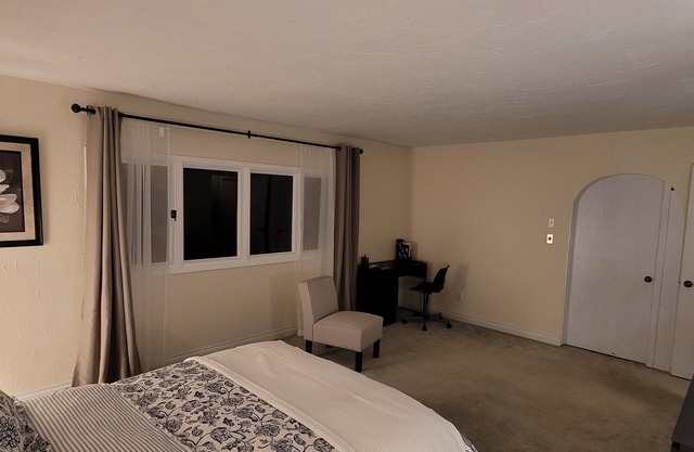 Cozy Room w/Ensuite BA, parking near 401 DT Guelph