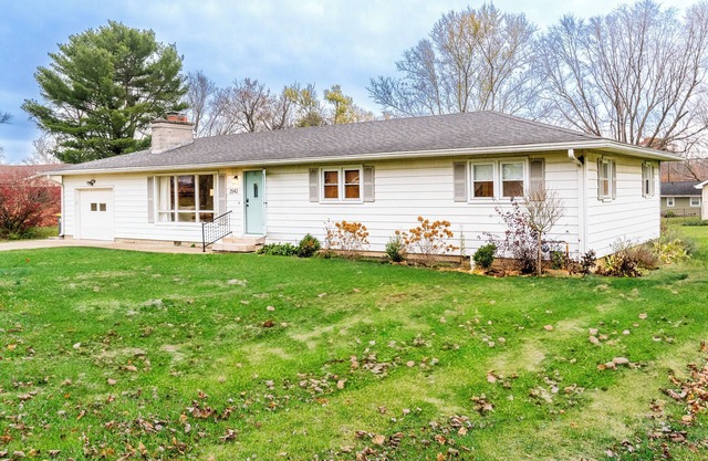 Cozy, Roomy Ranch near IU Stadiums