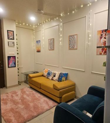 Cozy Rose Peaceful Village Retreat in Bandra