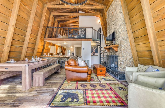 Cozy Ruidoso Cabin Rental w/ Private Hot Tub!