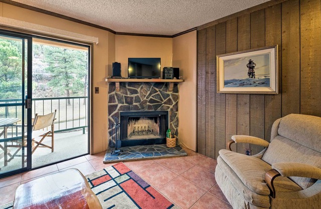 ¡NUEVO! Cozy Ruidoso Condo-by Grindstone Lake + Skiing!