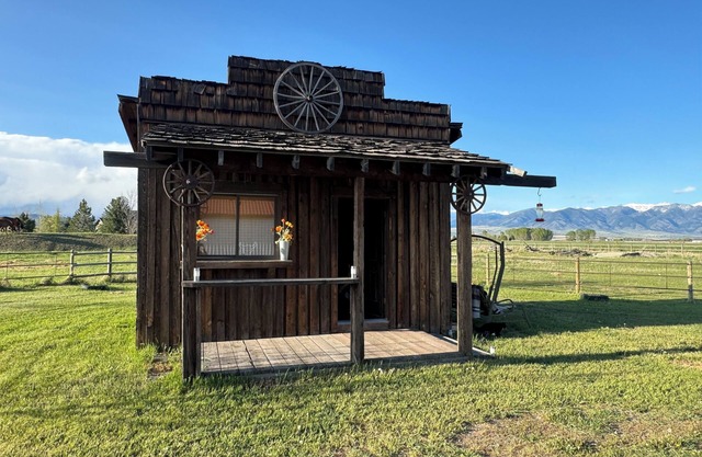 Cozy, rustic, country cabin with magnificent views of the Bridger Mountains.