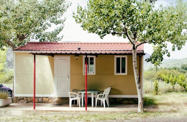Chalet con terraza cubierta en Aragón