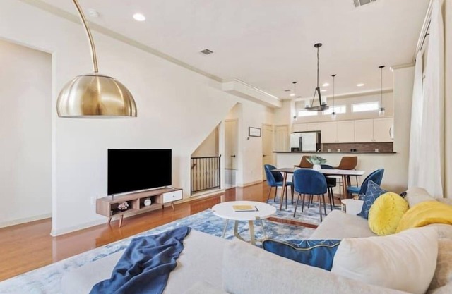Cozy S. Lamar Monthly Furnished 2/2.5 w Office!