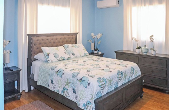 Cozy secluded centrally located 2 bedroom in Freeport with a private pool