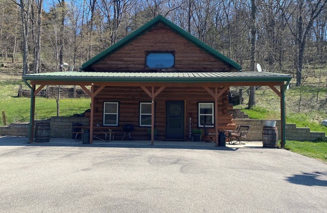 Cozy, secluded, peaceful, pond, fishing , swimming, cabin life, large yard area