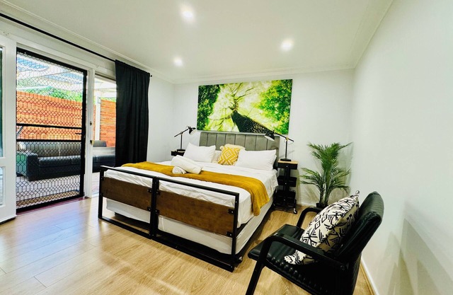 Cozy Self-contained Flat 5mins Walk to Shopping center