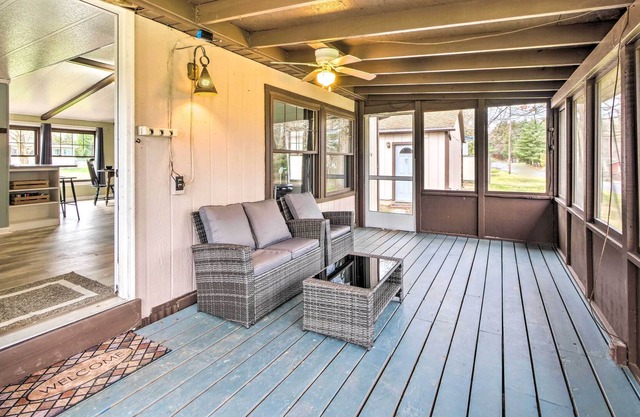 Cozy Sherrodsville Home: Walk to Lake Atwood!