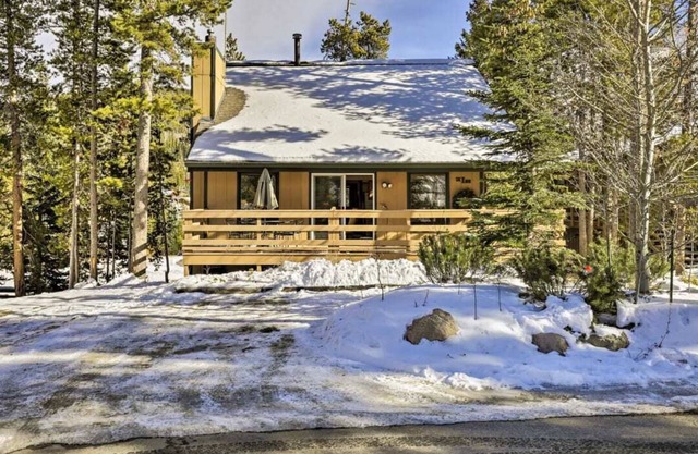 Cozy Ski Inn! Walk to Slopes! Fabulous Hot Tub