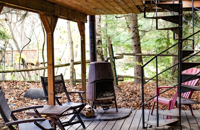 Cozy & small waterfront cottage, dog friendly! 2 to 4 people, 2 hours from GTA