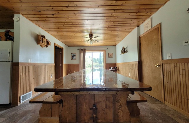 Cozy snowmobilers/ATV retreat. 3 miles from Manistee Ntl Forest/Rails to Trails