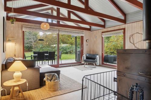 Cozy Sommerhouse Near The Sea