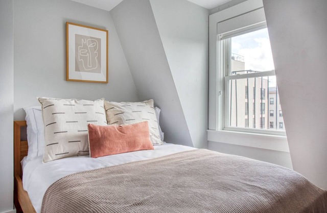 Cozy South End Studio near T, Shops + Dining, by Blueground